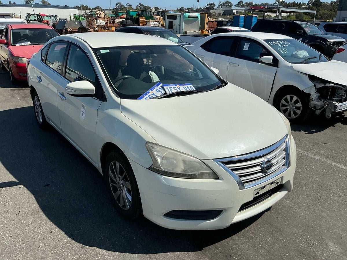 2015 Nissan Pulsar ST B17