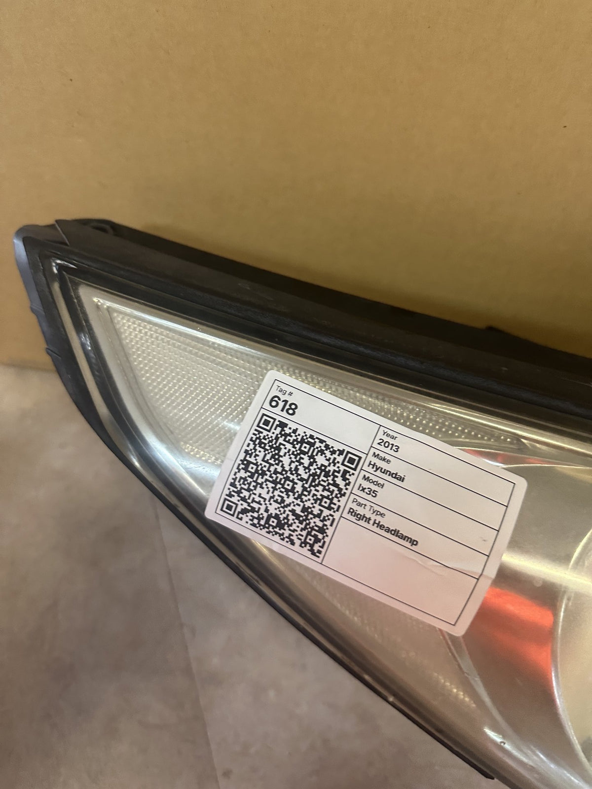 2013 Hyundai ix35 - Right Headlight