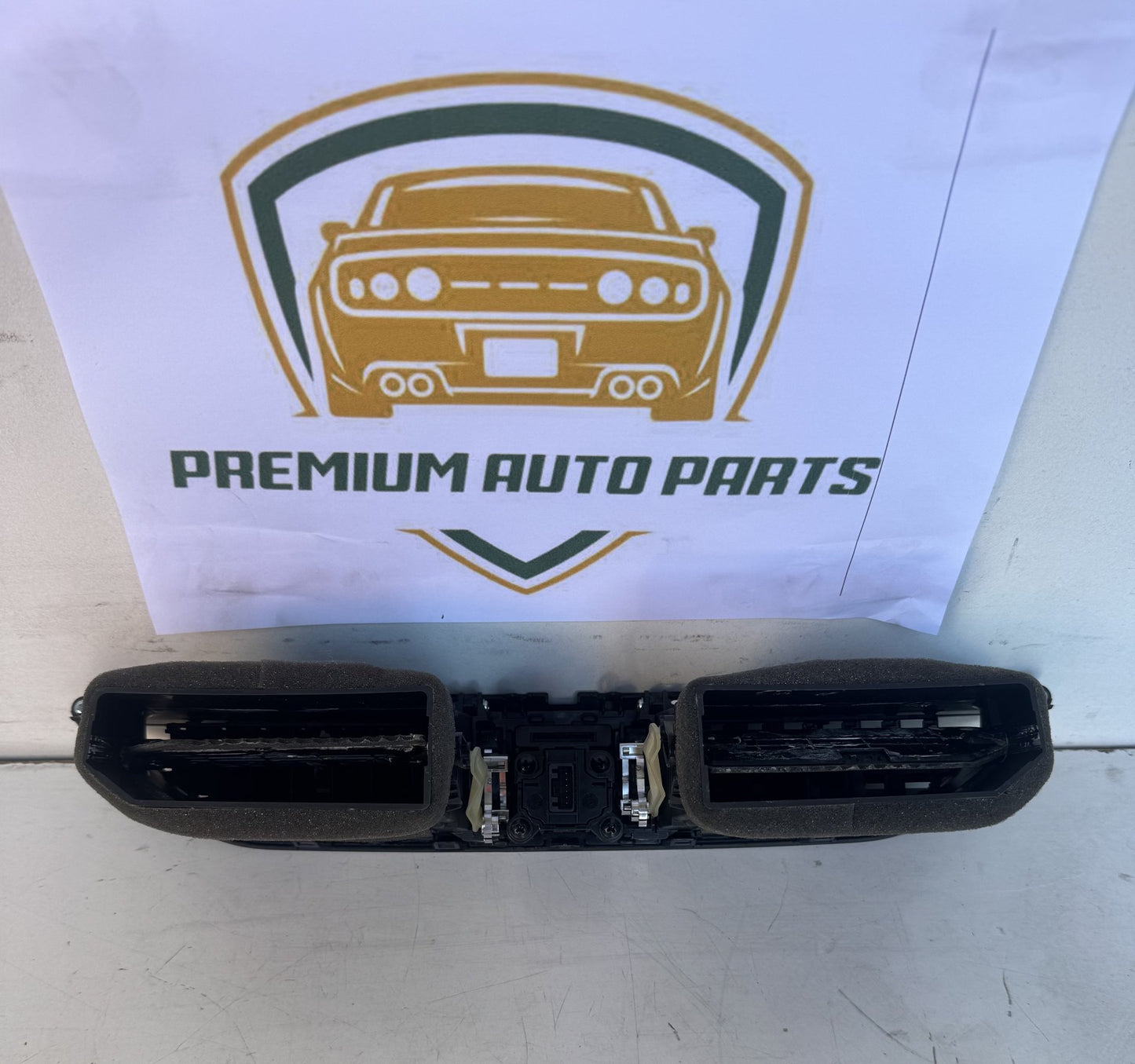 2020   Dash Air Vent Centre