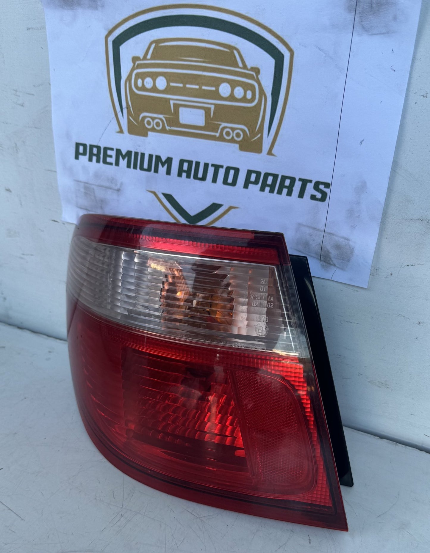 2002   Left Taillight