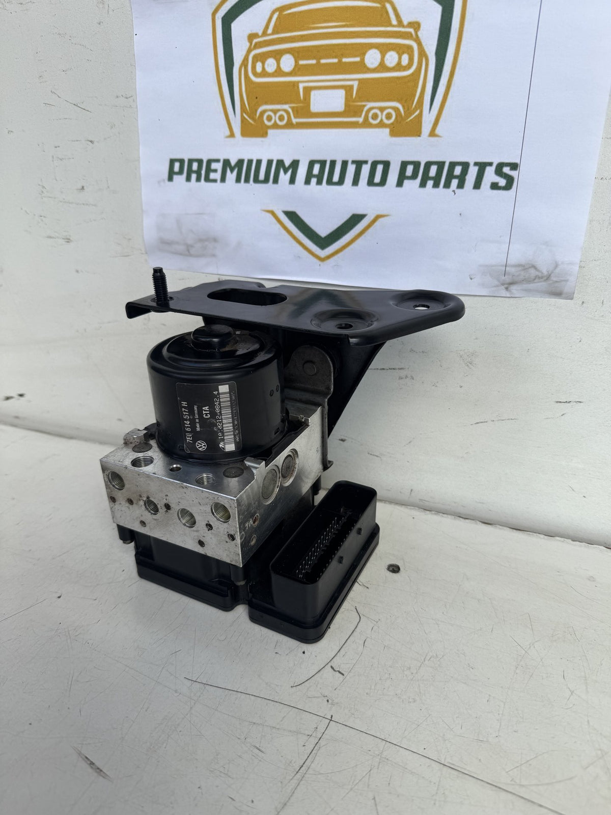 2013 Volkswagen Caravelle Station Wagon ABS Pump 10.0212-0842.4