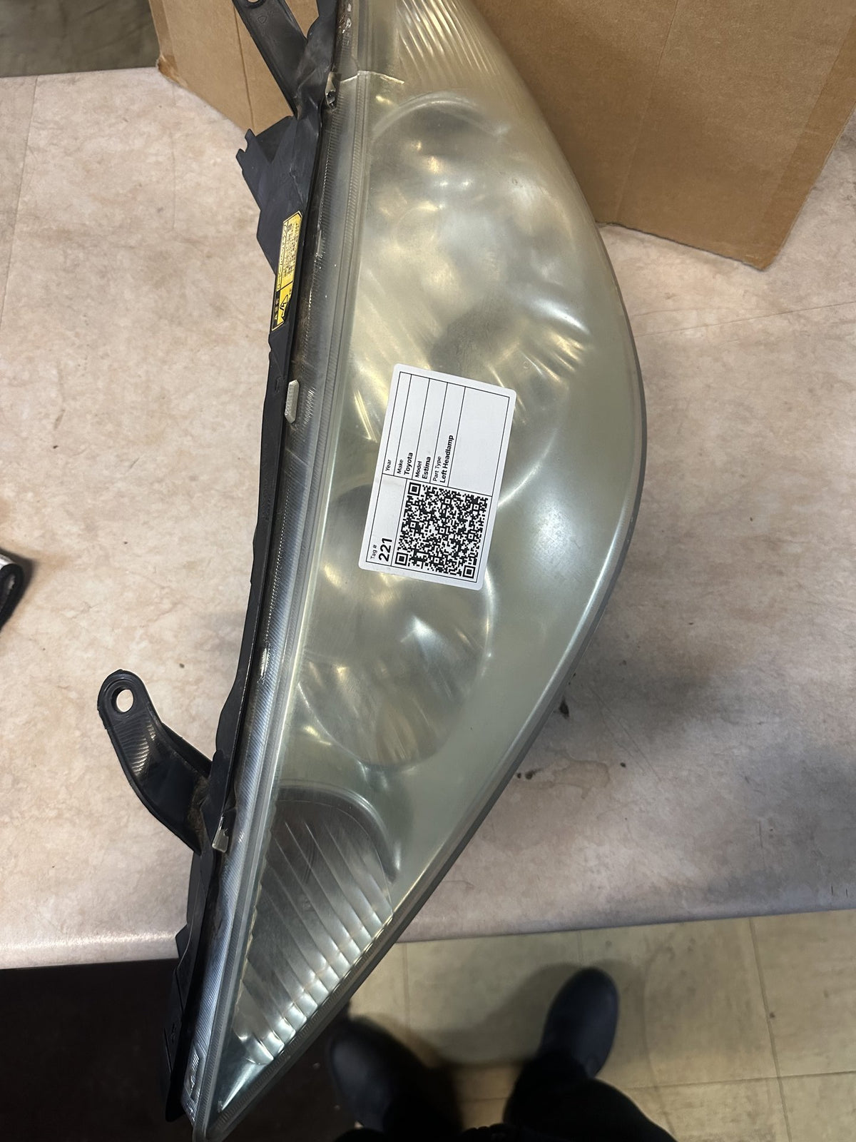 2000-2006 Toyota Estima ACR30 - Left Headlight