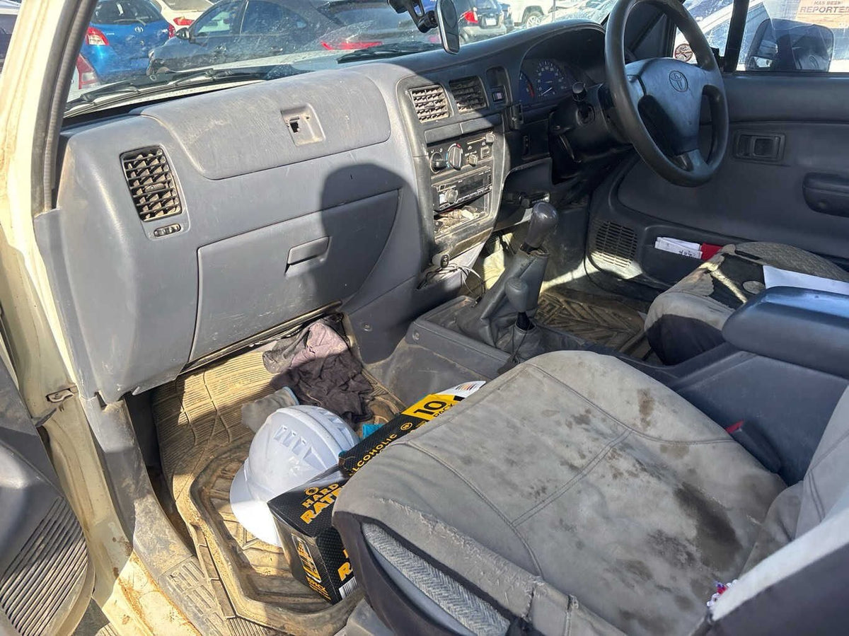 2002 Toyota Hilux N100