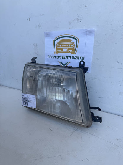 1999 Toyota Land Cruiser Station Wagon Right Headlight KOITO 60-91