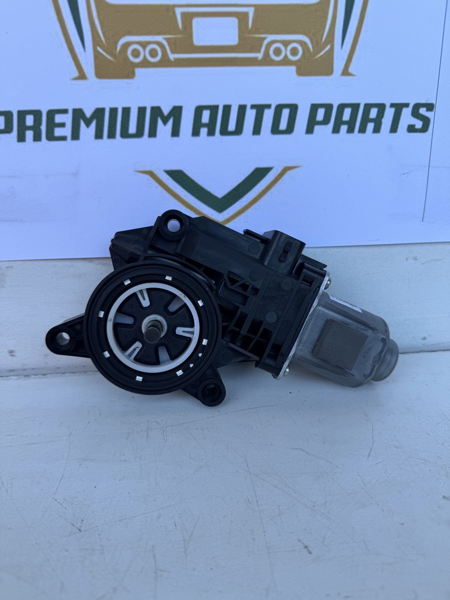 2018  AD RIGHT FRONT WINDOW MOTOR