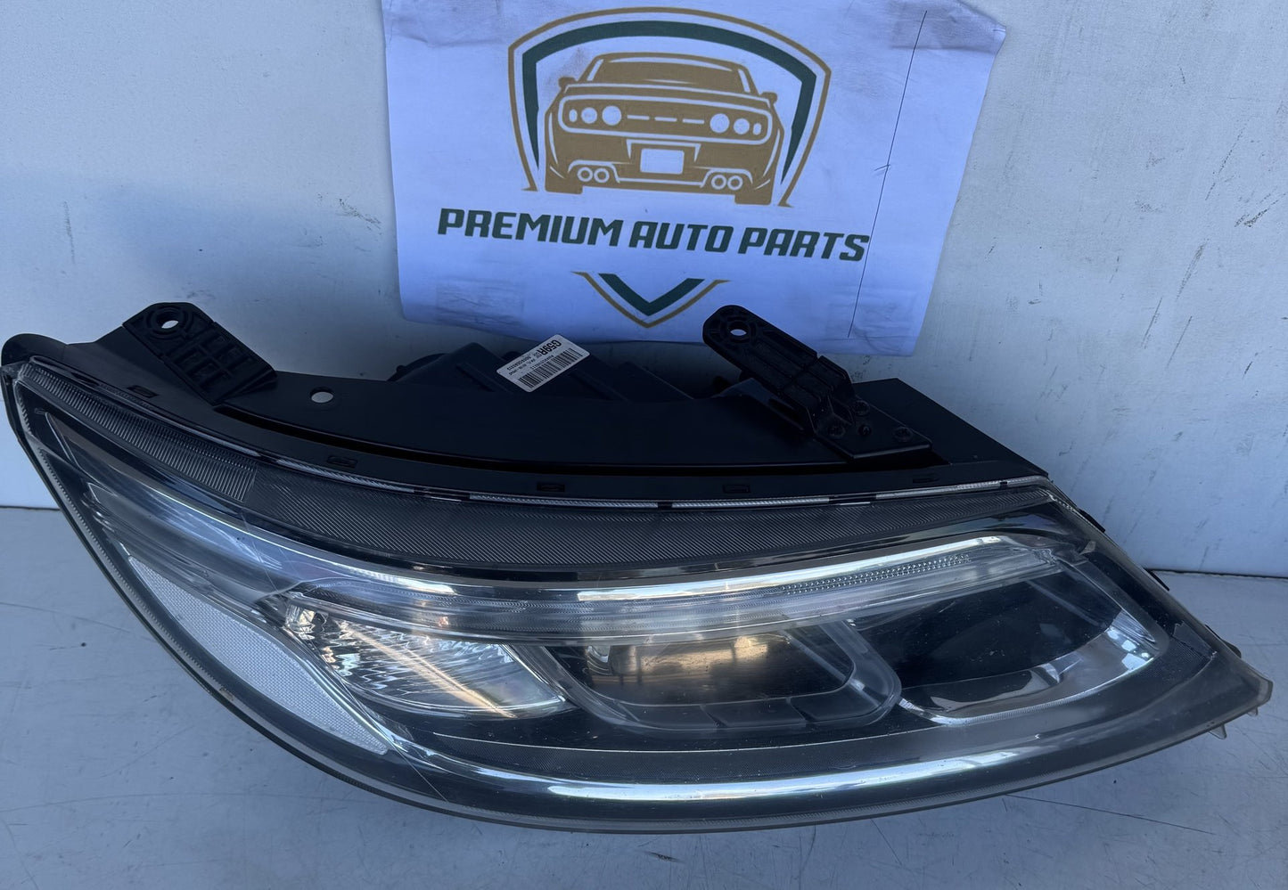 2014 Kia Sorento XM Station Wagon Right Headlight