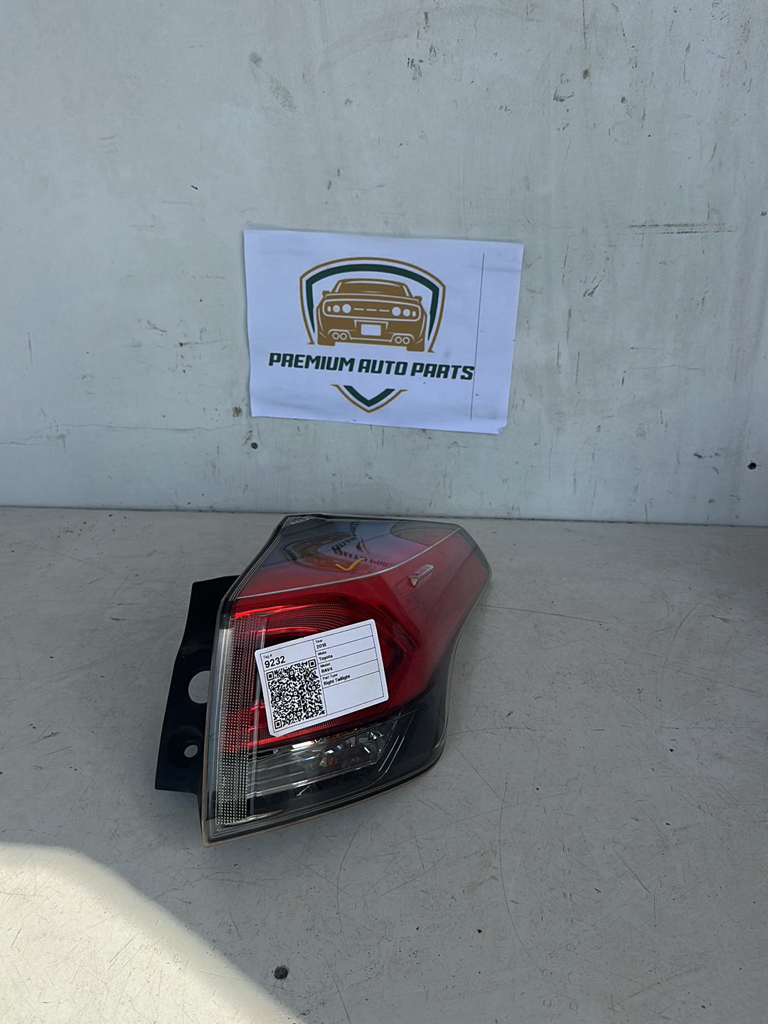 2018 Toyota RAV4 SUV Right Taillight