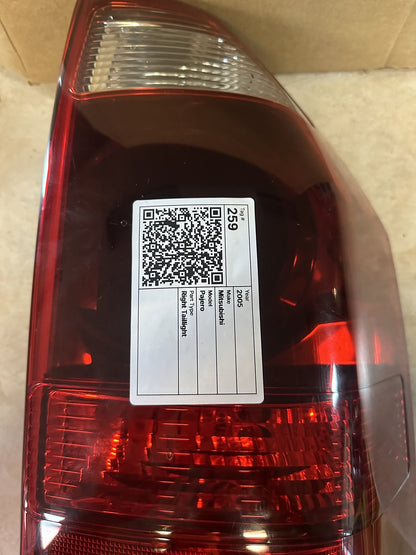2005 Mitsubishi Pajero Right Taillight P3157