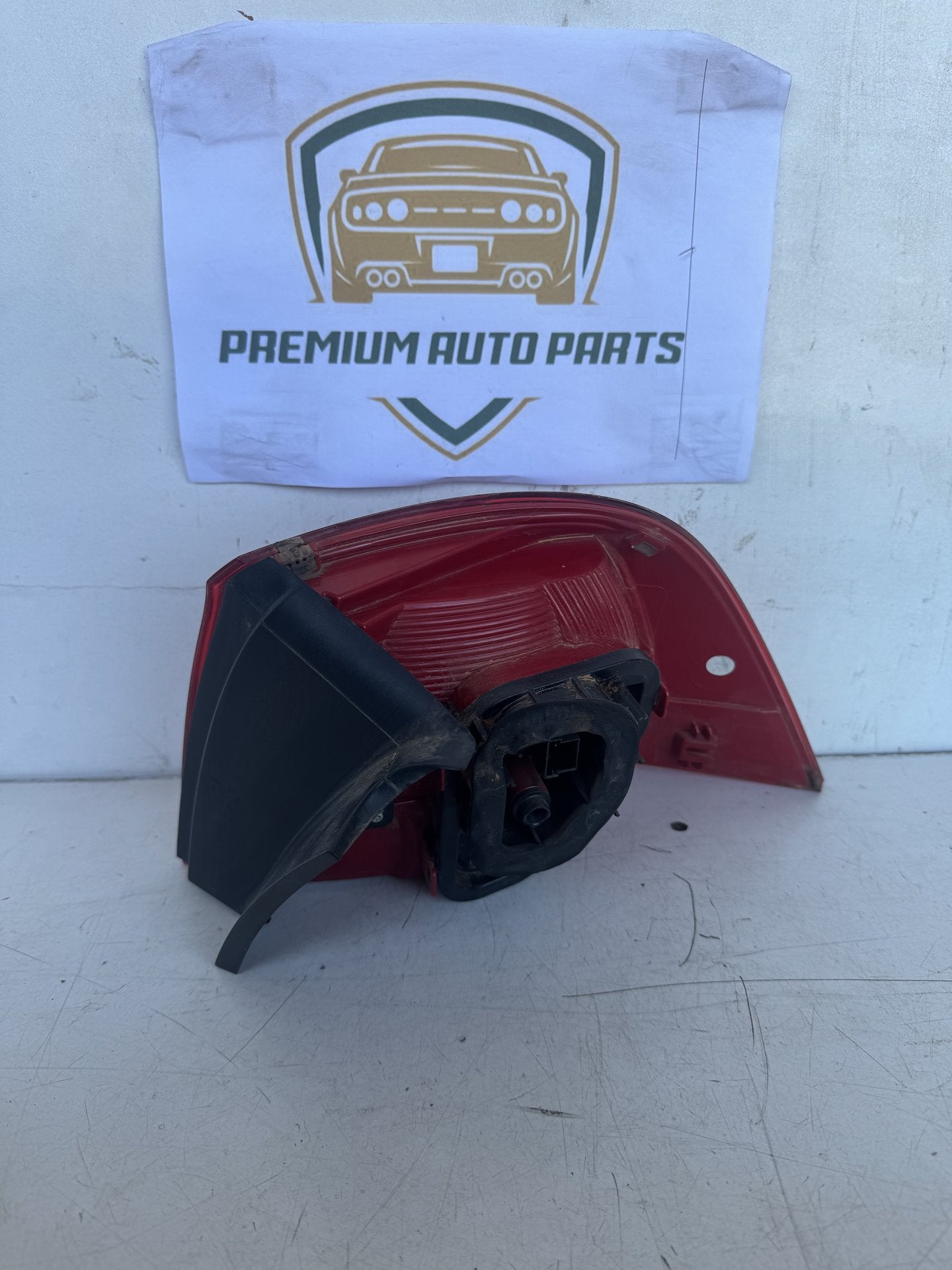 2016 Volkswagen Touareg Station Wagon Left Taillight