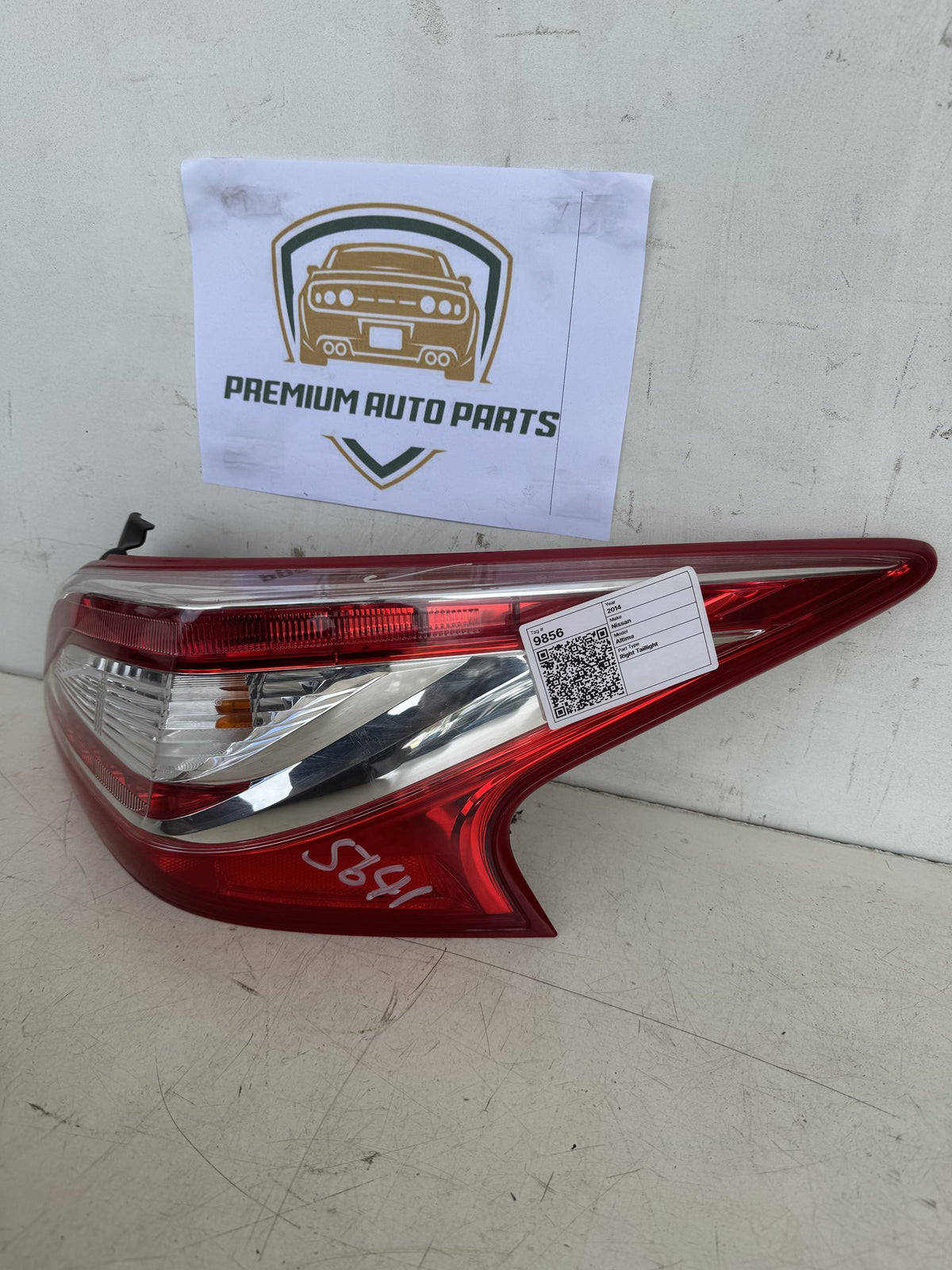2014 Nissan Altima Right Taillight