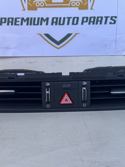 2020   Dash Air Vent Centre