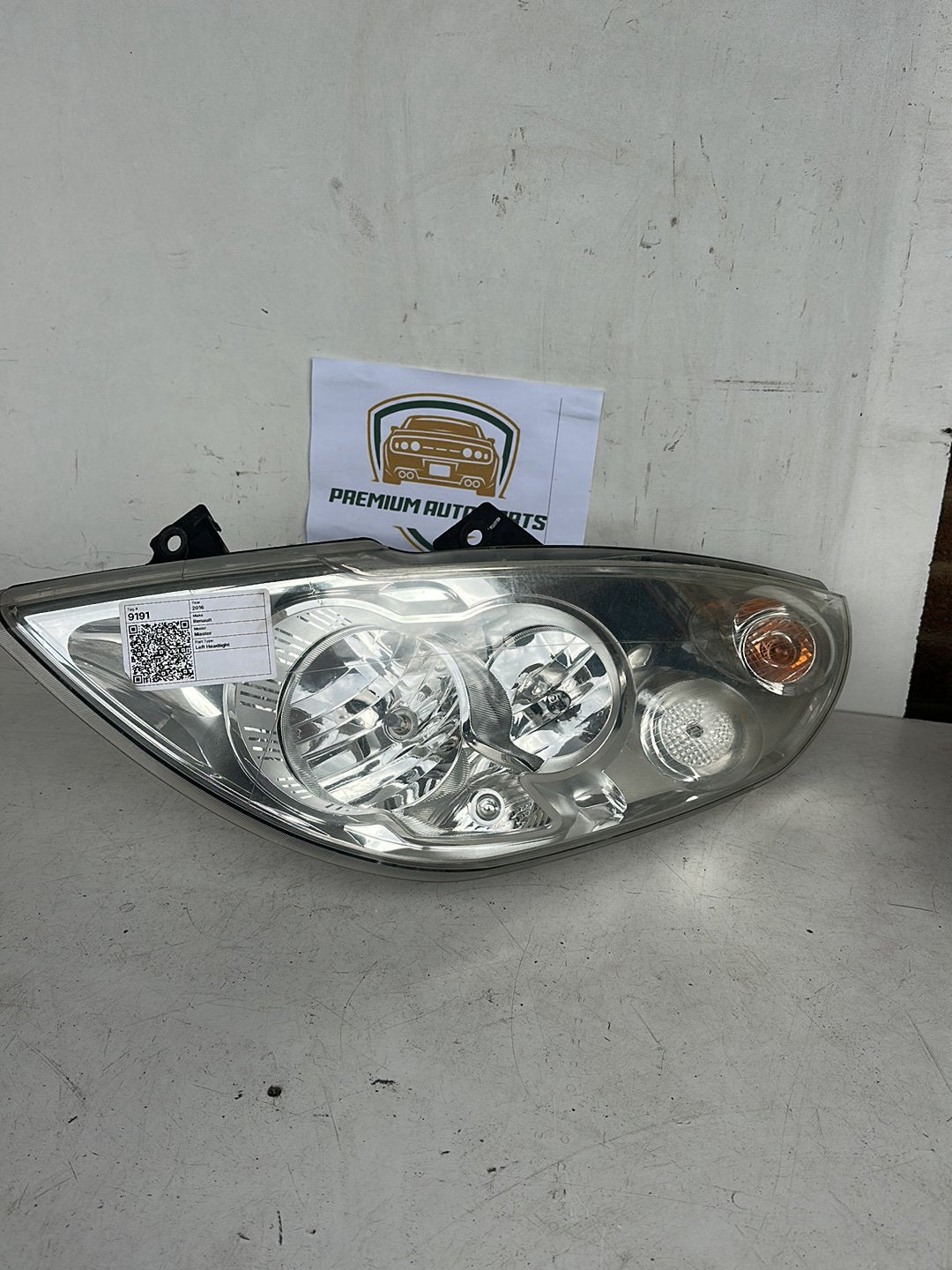 2016 Renault Master Cargo Van Left Headlight