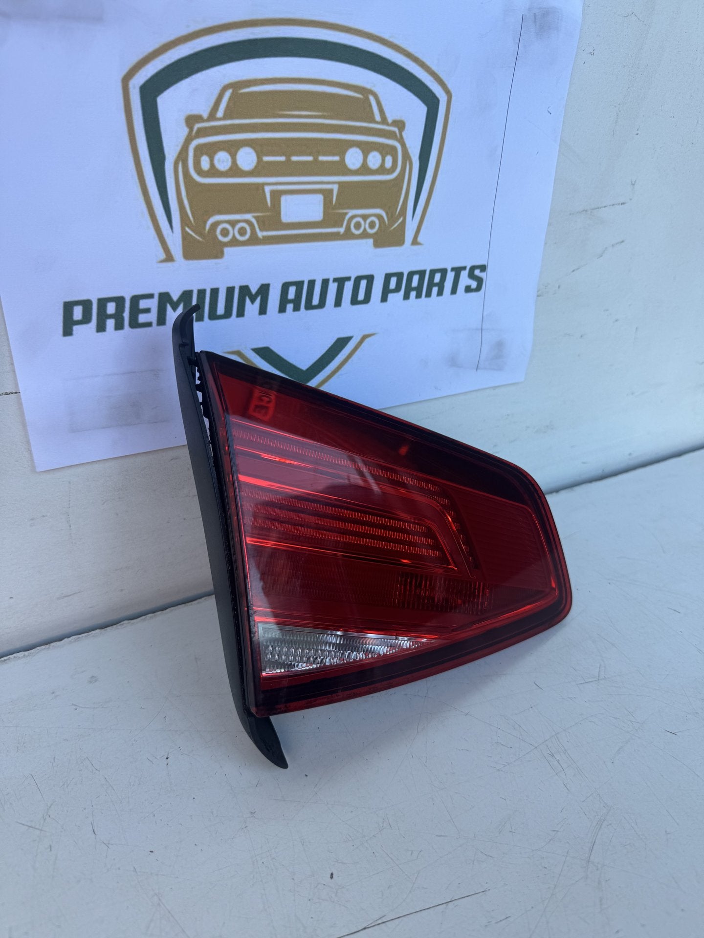2018   Left Bootlid Light
