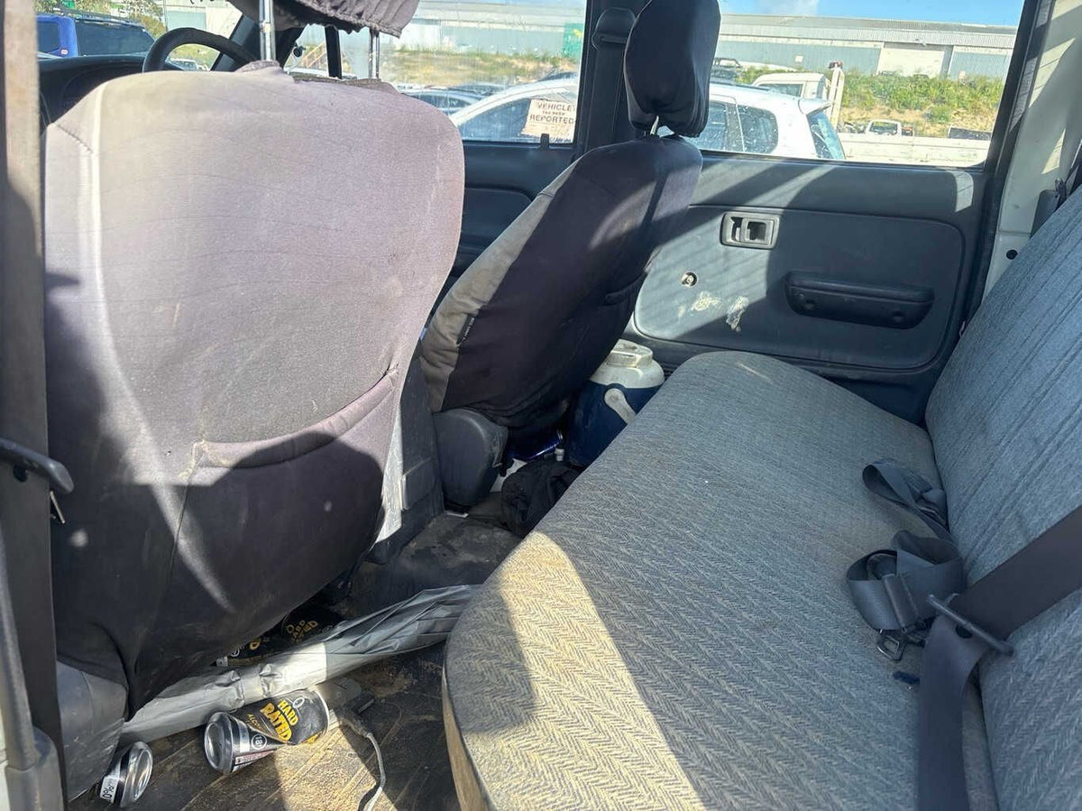 2002 Toyota Hilux N100