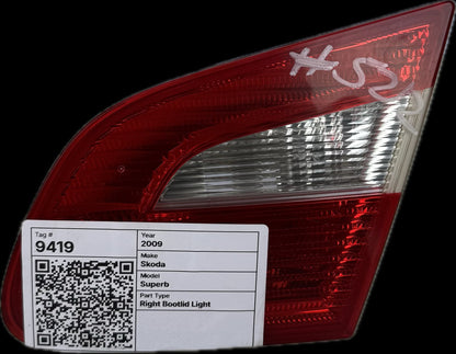 2009 Skoda Superb Sedan Right Bootlid Light