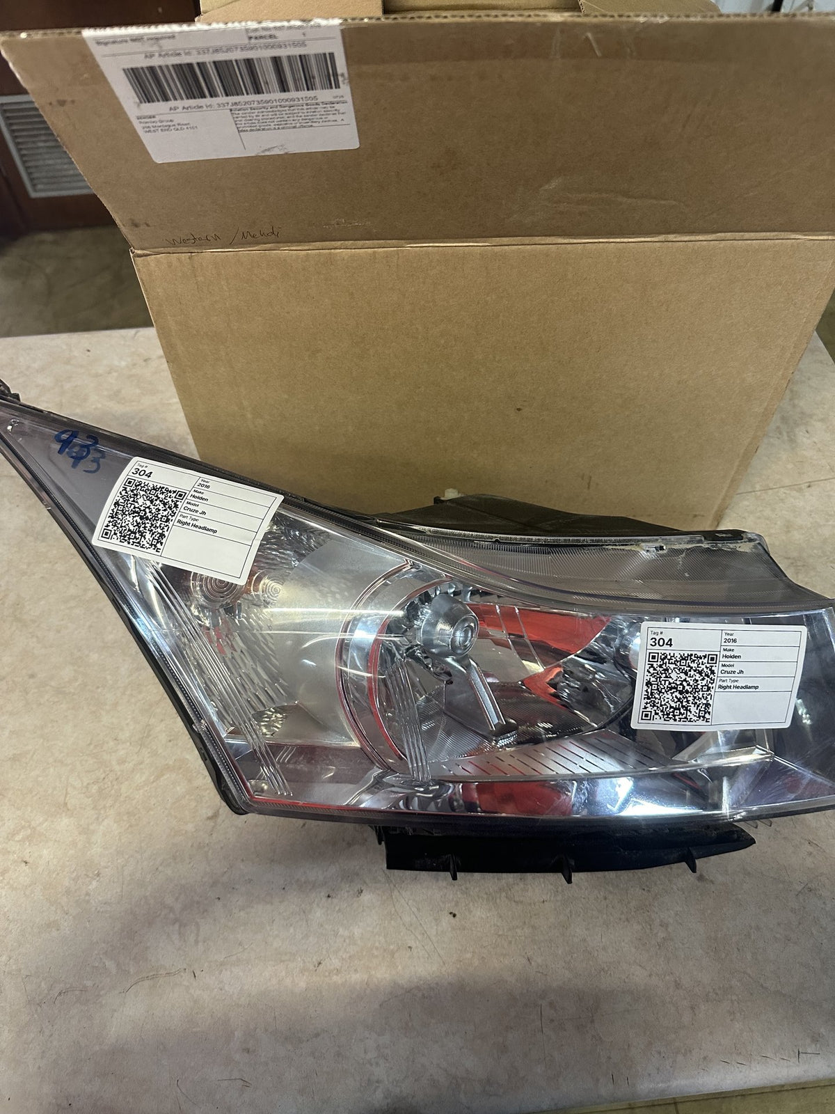 2016 Holden Cruze Sedan Right Headlight 12413