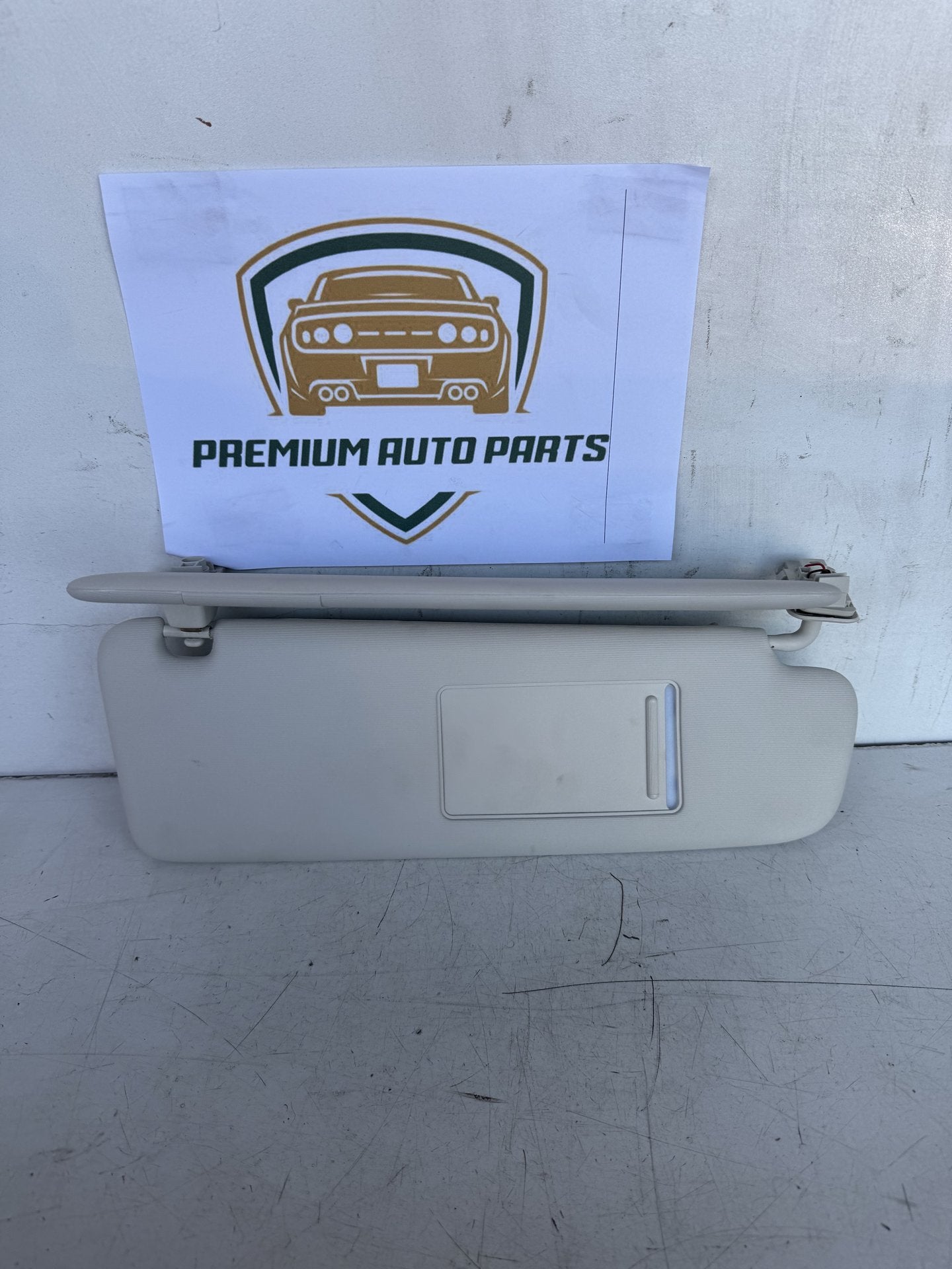2016 Volkswagen Touareg Station Wagon Right Sun Visor