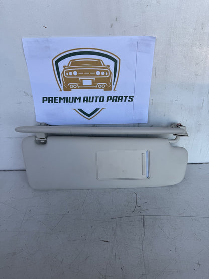 2016 Volkswagen Touareg Station Wagon Right Sun Visor