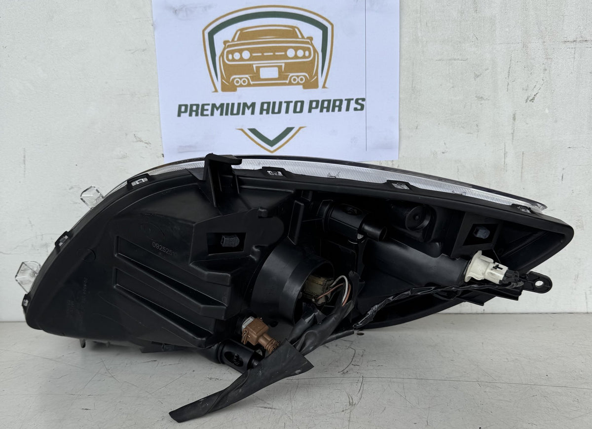 2006 Toyota Yaris Right Headlight 09252510