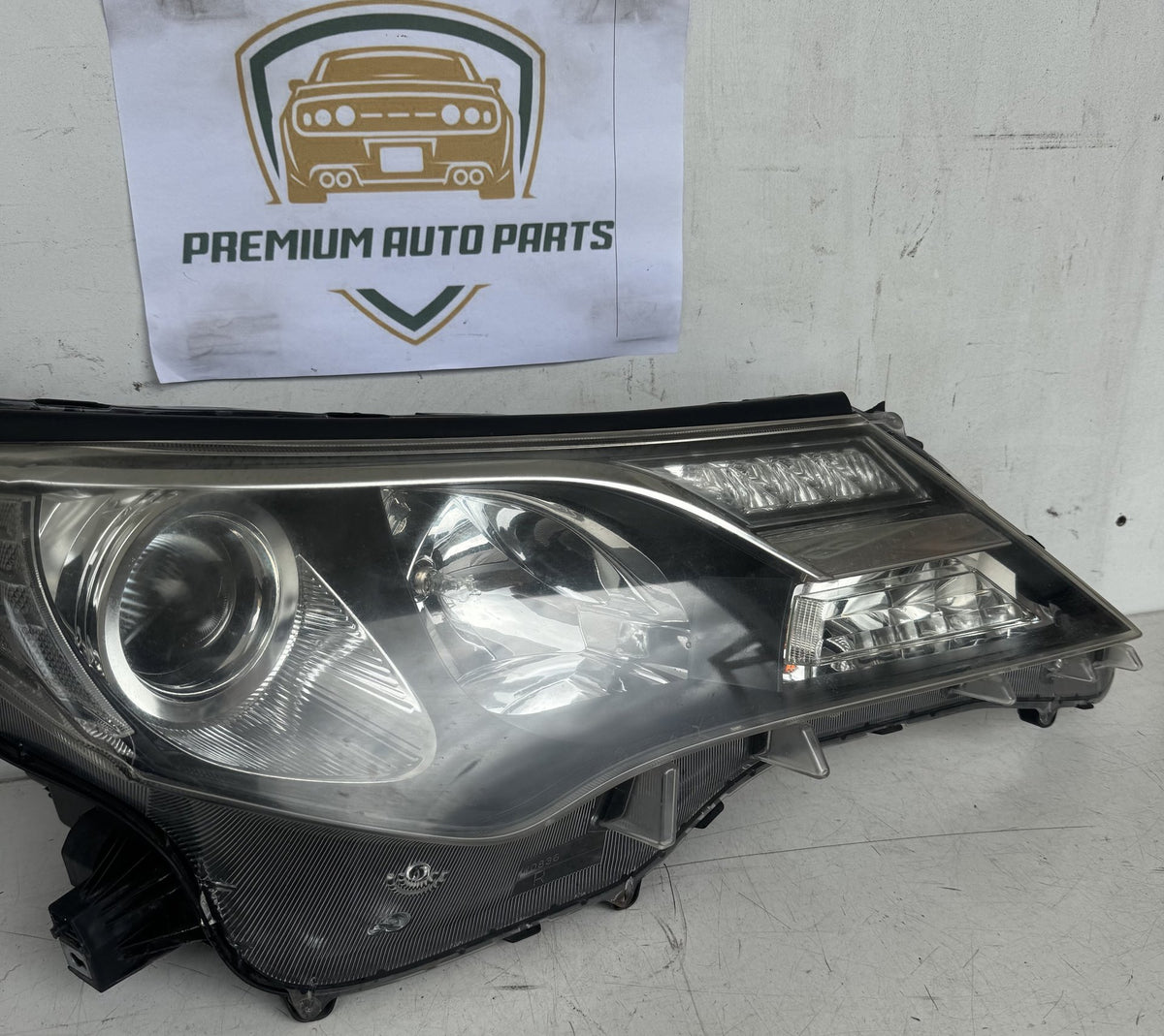 2016 Toyota RAV4 SUV Right Headlight STANLEY W0836