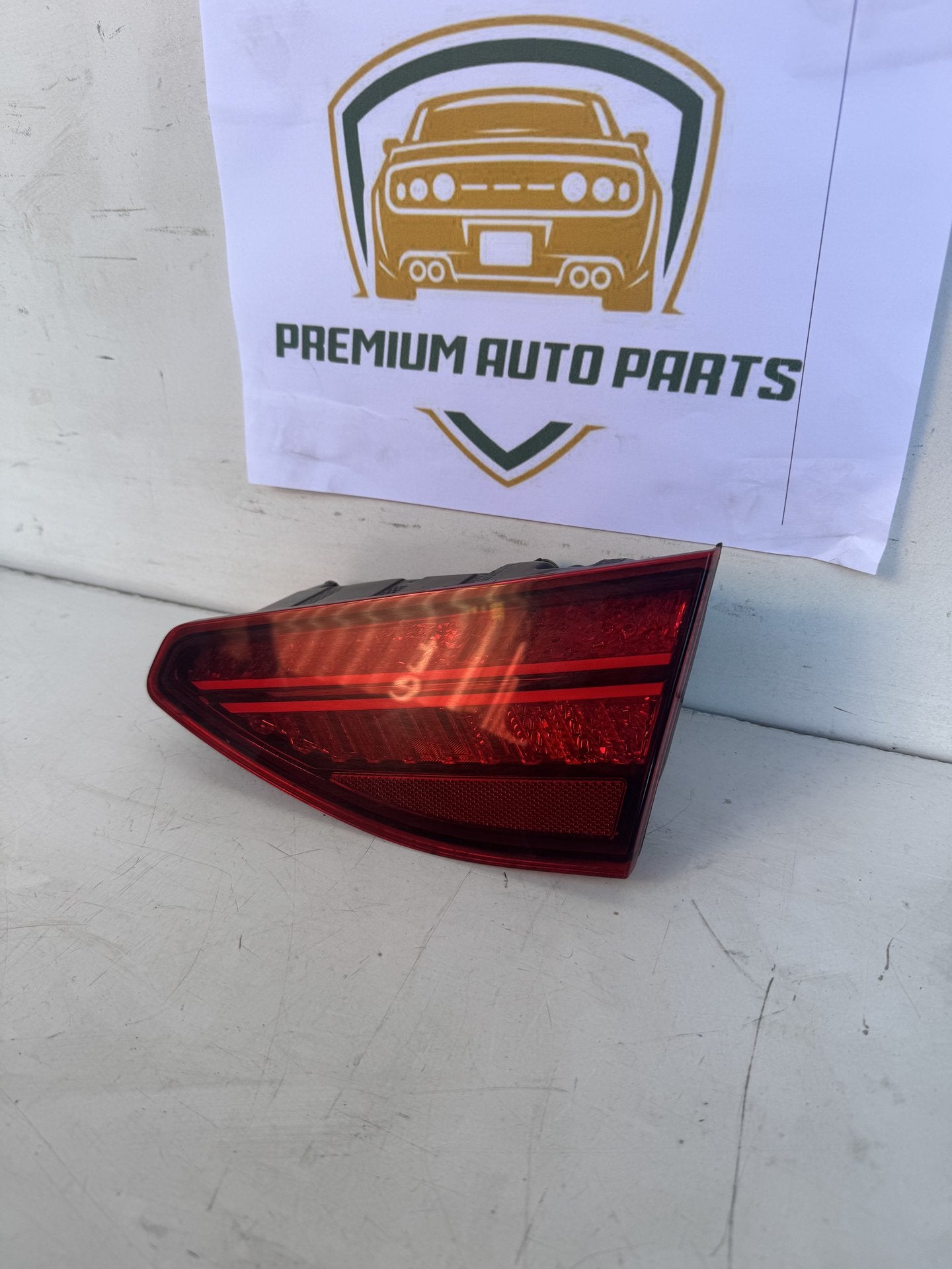 2020   Right Taillight Garnish