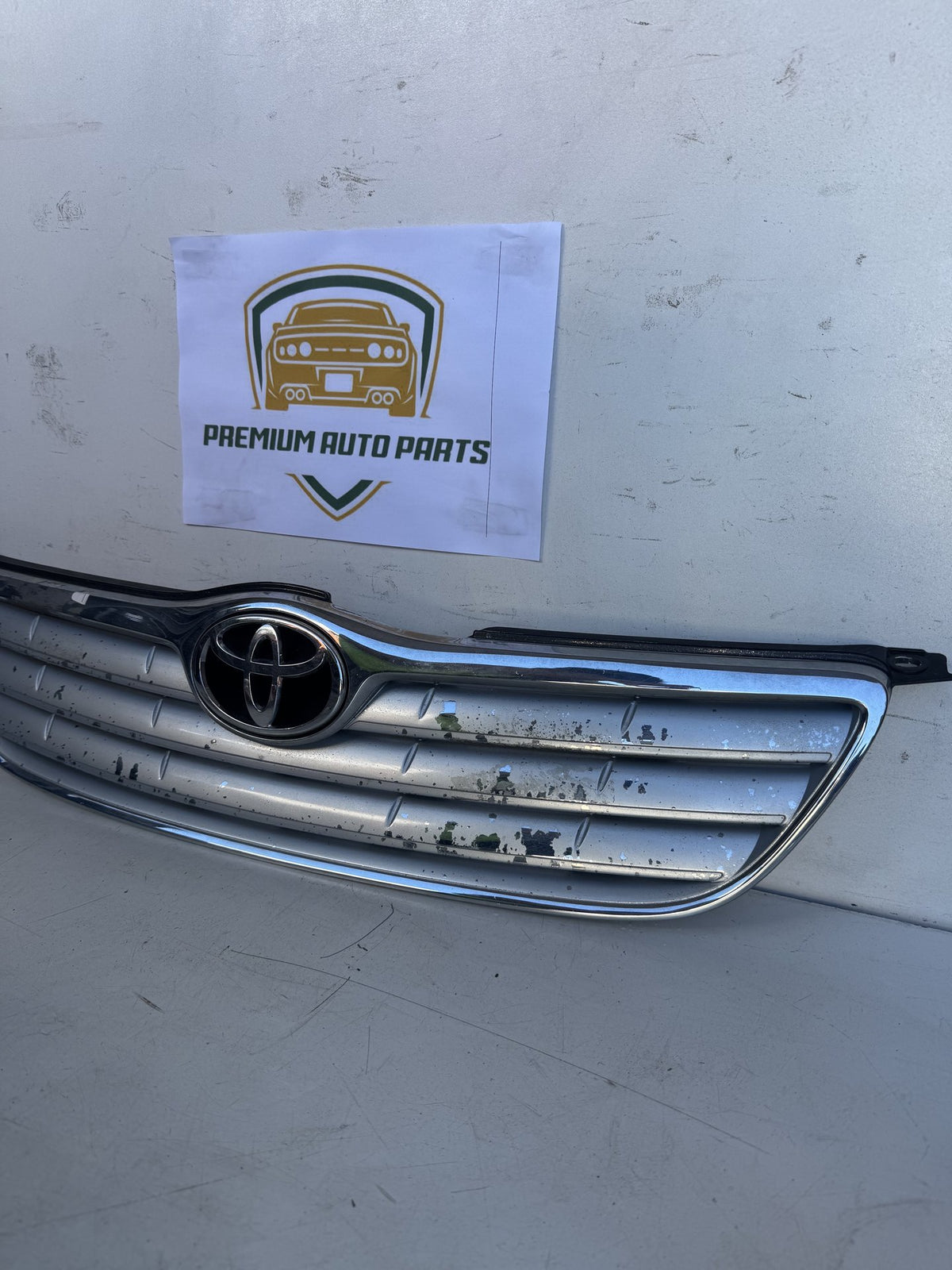 2004 Toyota Corolla Station Wagon Grille 53111-1A500