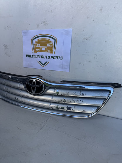 2004 Toyota Corolla Station Wagon Grille 53111-1A500