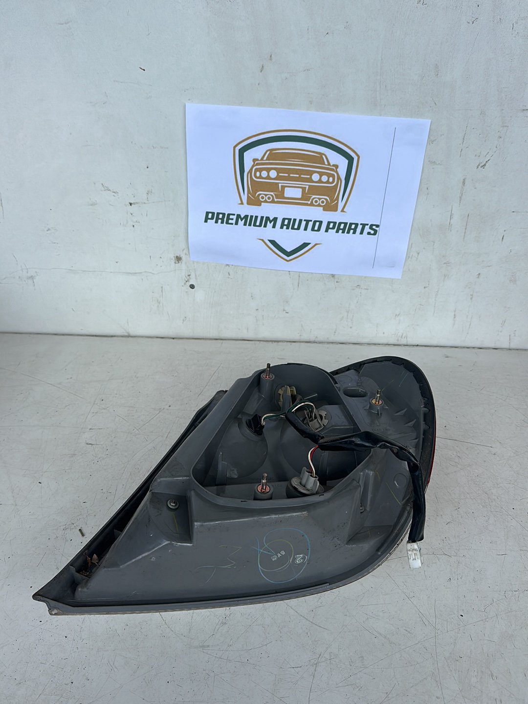 2005 Toyota Camry Sedan Left Taillight
