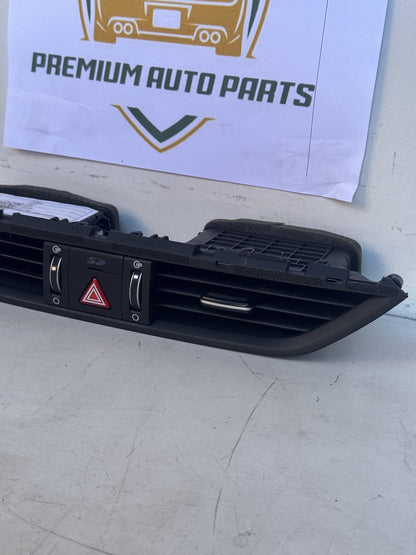 2020   Dash Air Vent Centre