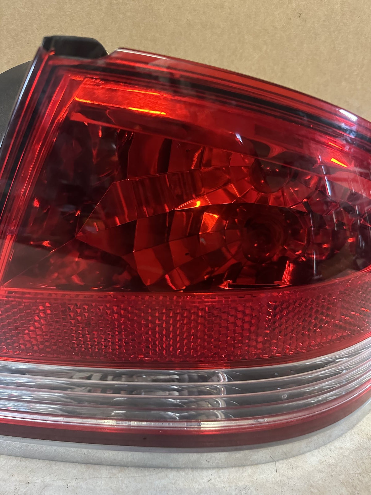 2006 Ford Falcon Right Taillight 2913405