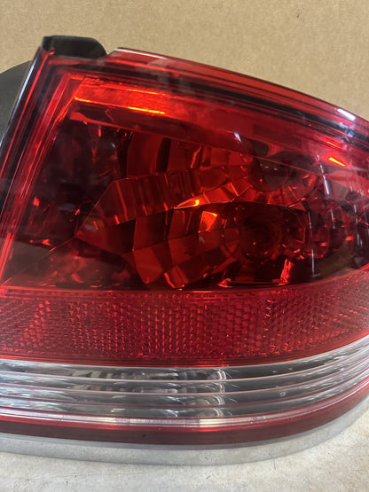 2006 Ford Falcon Right Taillight 2913405