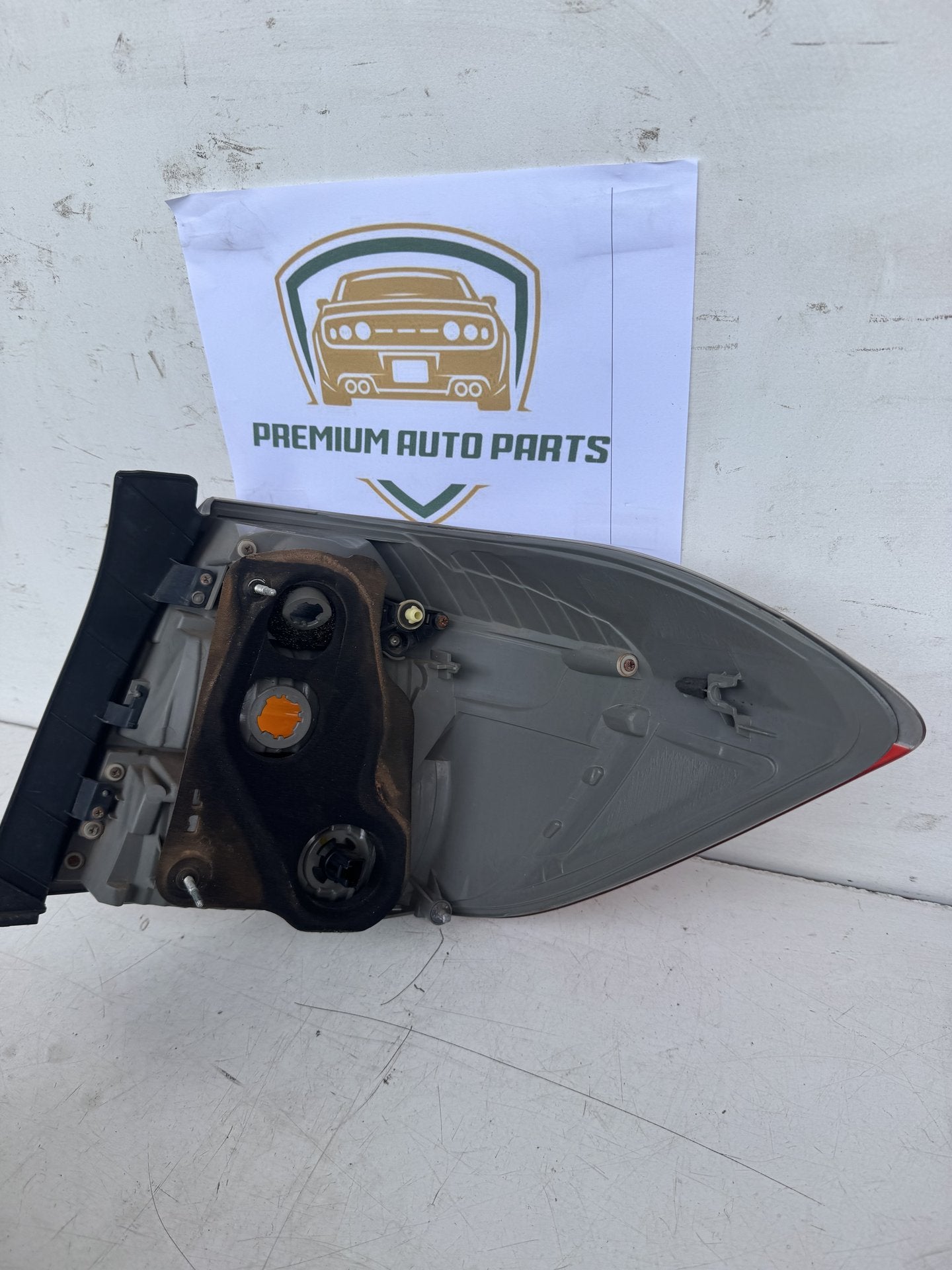 2007  U40 Left Taillight