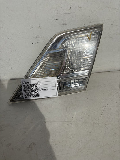 2011   Right Bootlid Light