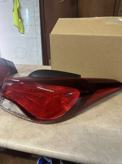 2014 Hyundai Elantra Elantra Sedan Right Taillight 92402