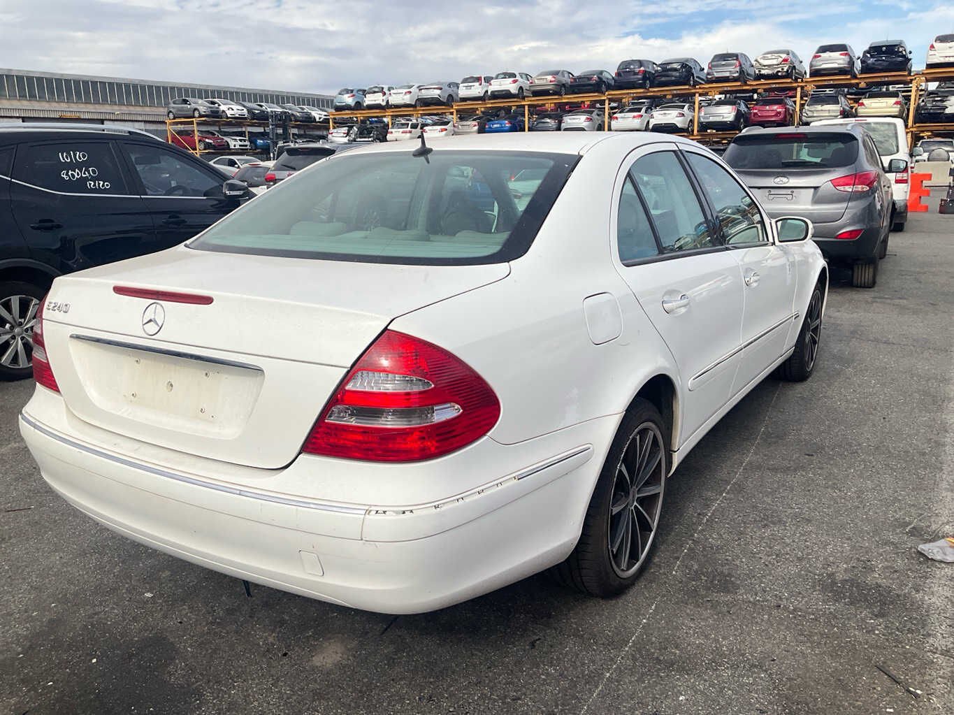 2004 Mercedes-Benz E240  W210Sedan 
Mercedes-Benz
E240