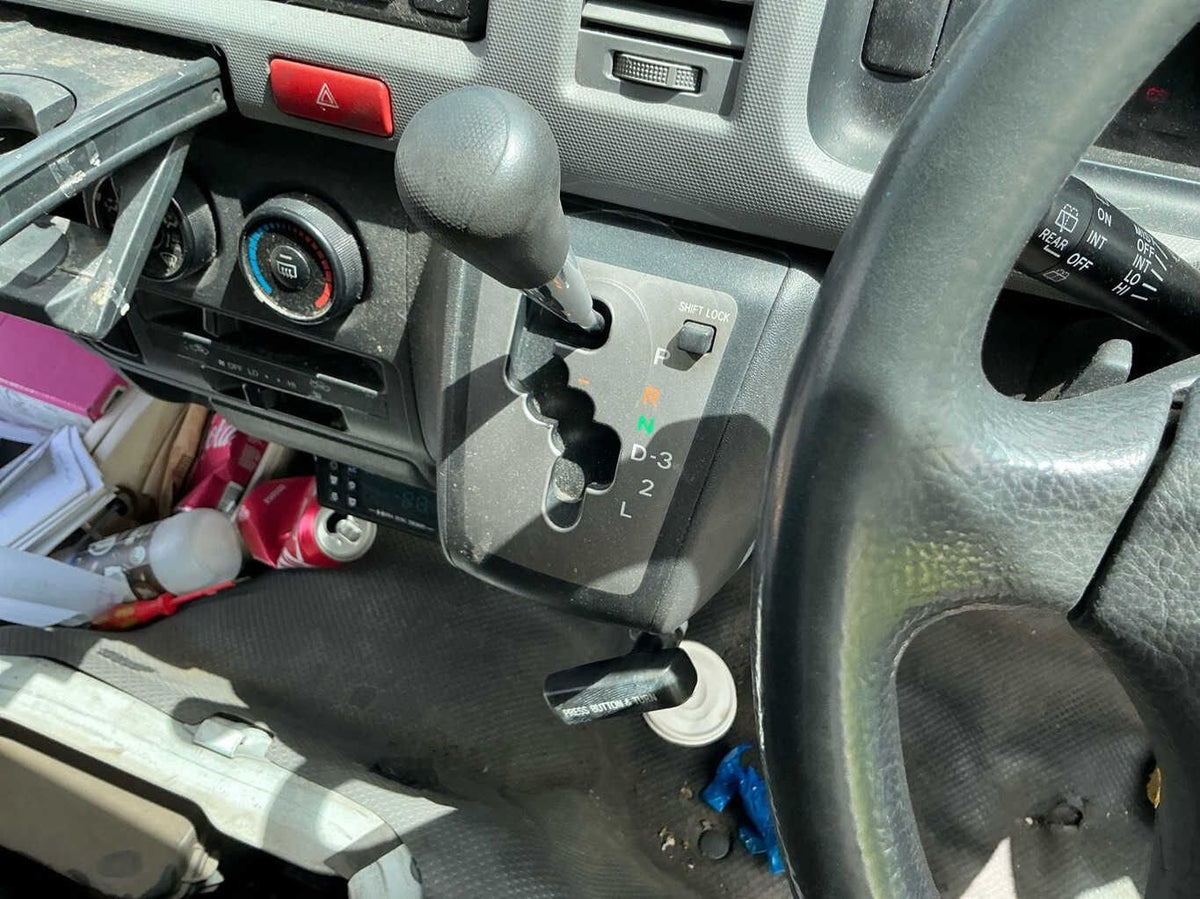 2006 Toyota Hiace H200
