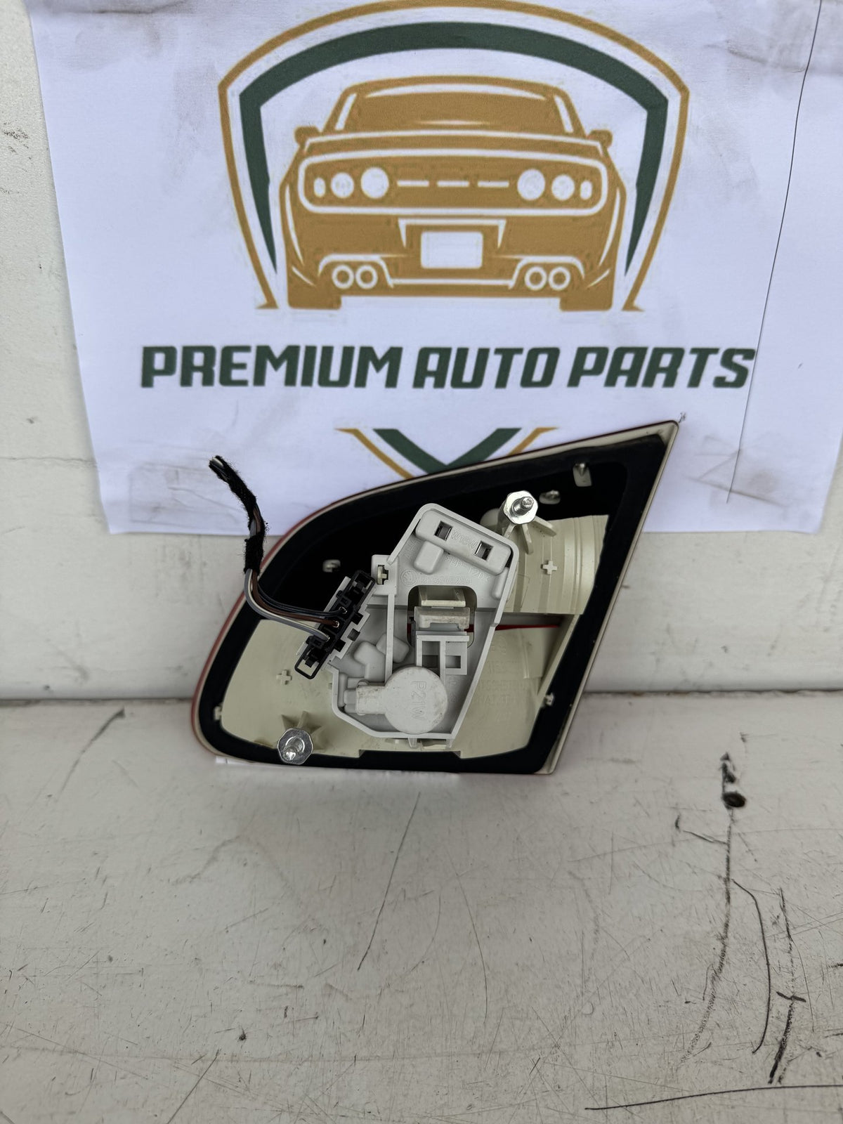 2009 Skoda Superb Sedan Left Bootlid Light