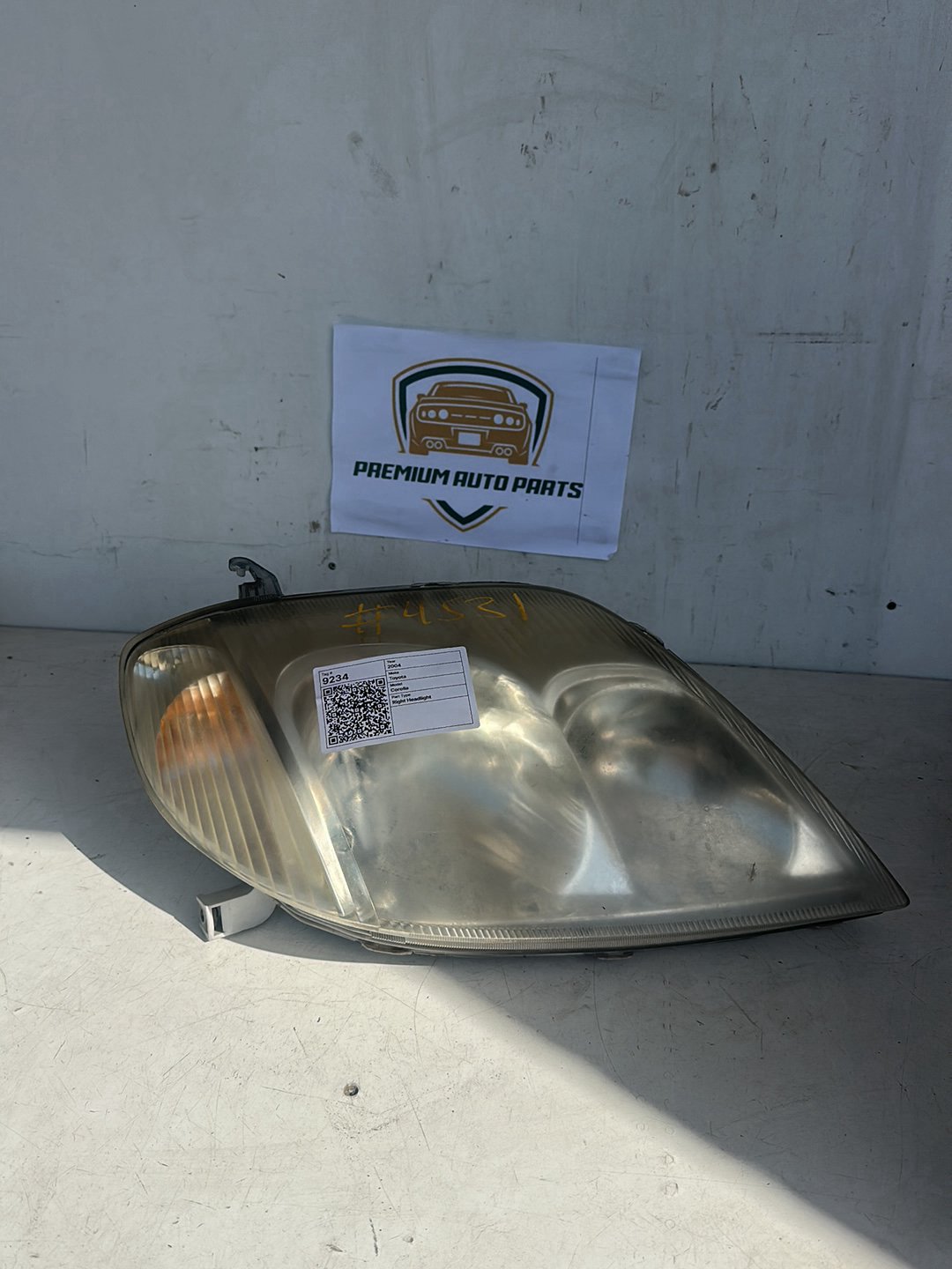2004 Toyota Corolla E120 Hatchback Right Headlight