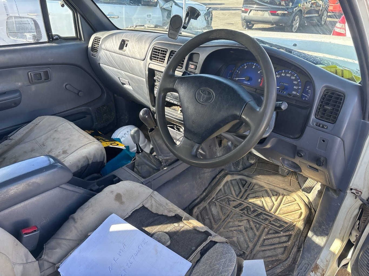 2002 Toyota Hilux N100