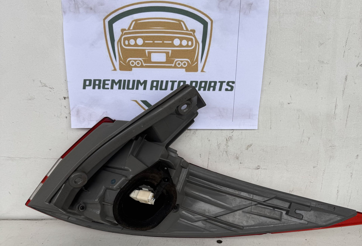 2008 Toyota Tarago Station Wagon Left Taillight