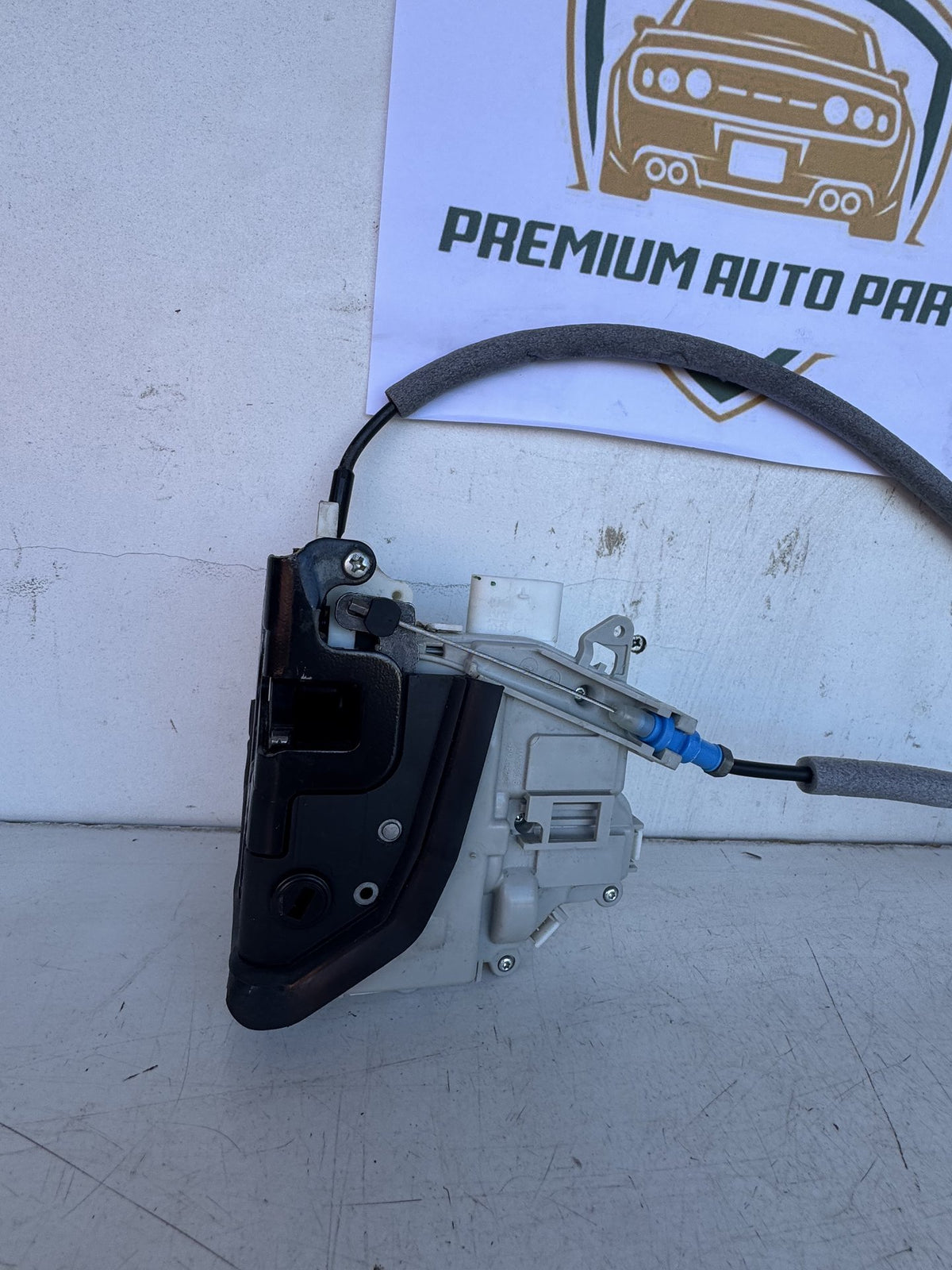 2016 Volkswagen Touareg Station Wagon Left Front Door Lock Actuator