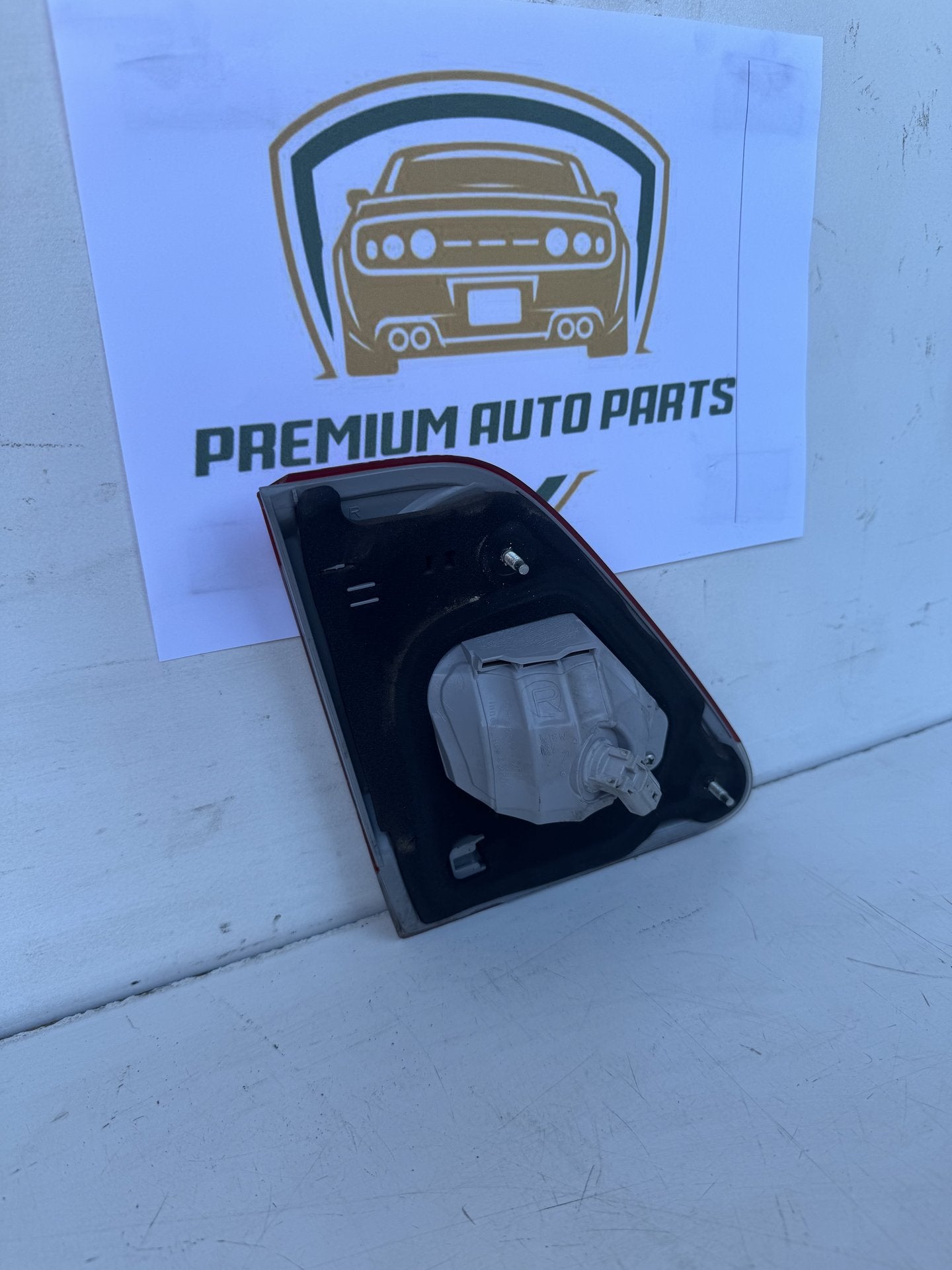 2010  E150 Right Bootlid Light