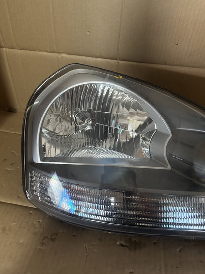 2008 Hyundai Tucson JM - Right Headlight