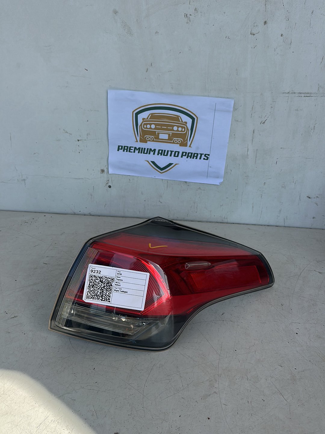 2018 Toyota RAV4 SUV Right Taillight