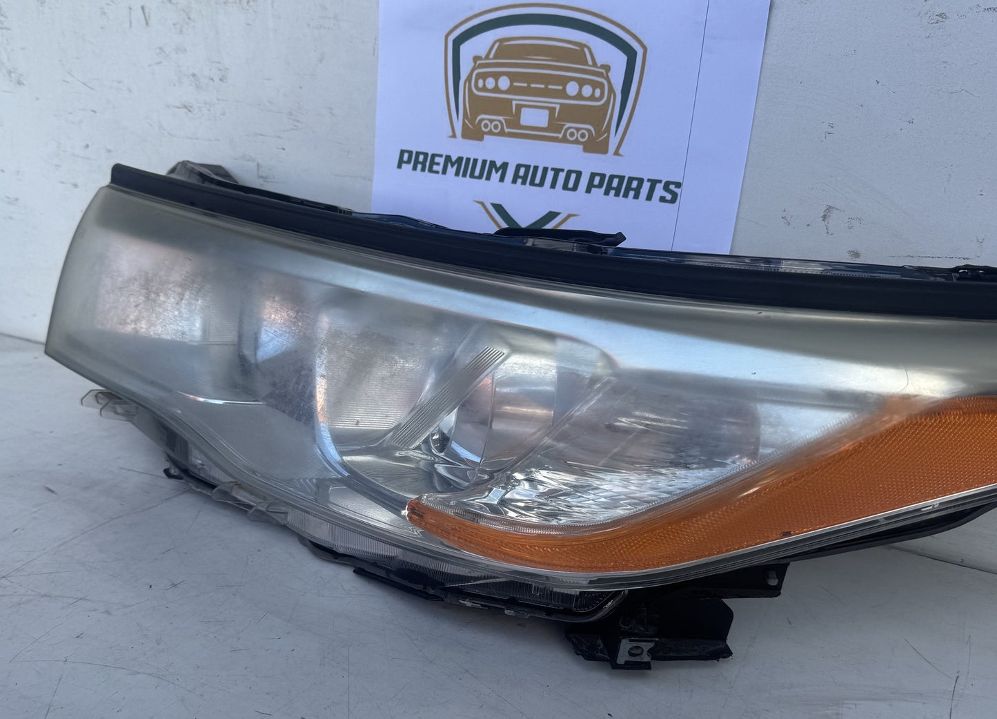 2015  U50 Left Headlight