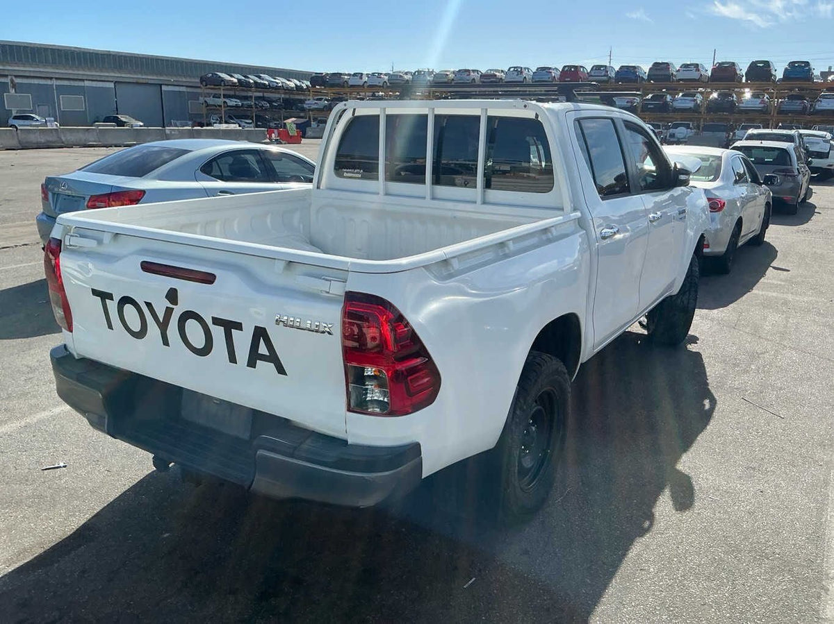 2016 Toyota Hilux SR