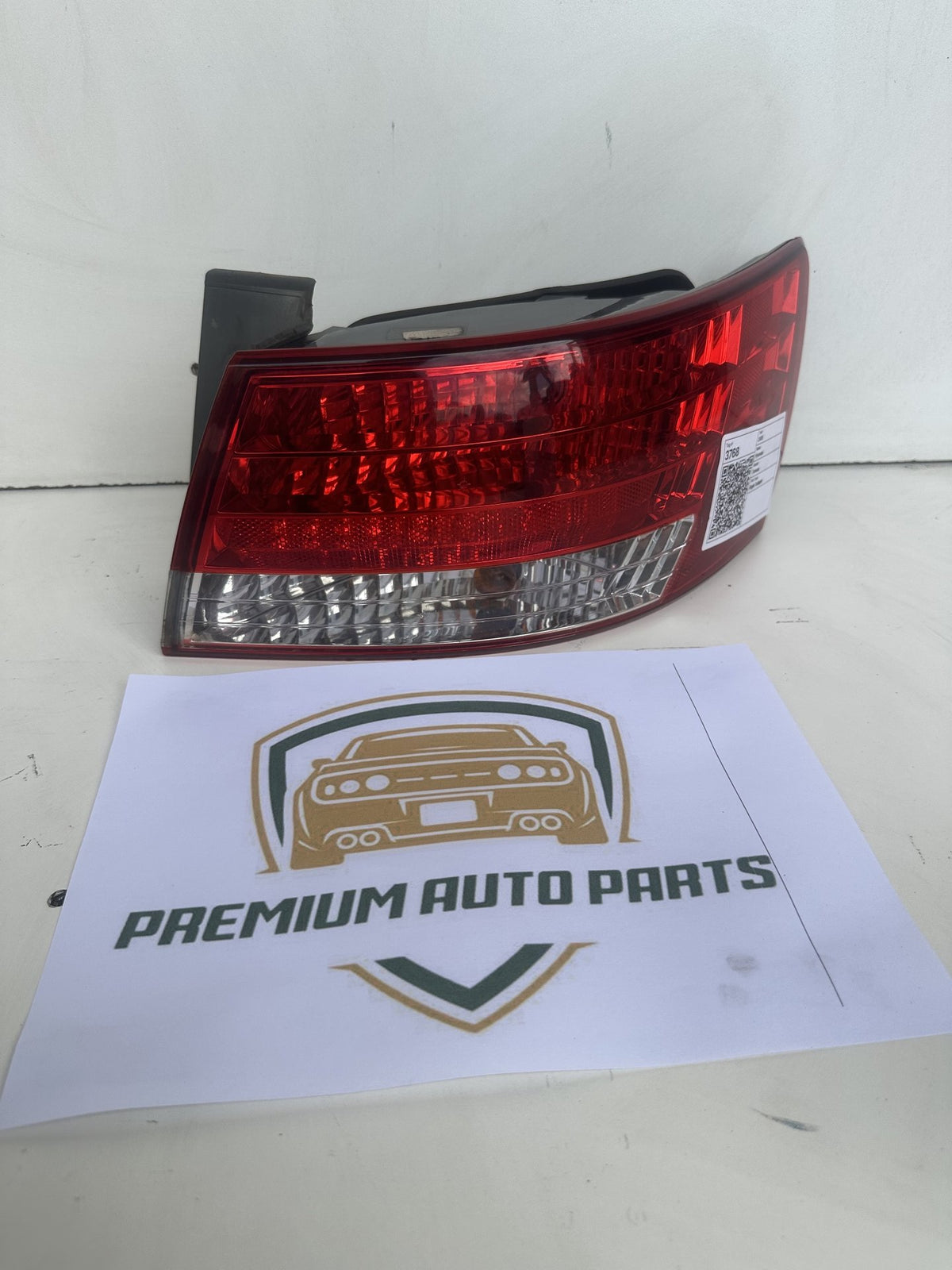 2005 Hyundai Sonata NF Sedan Right Taillight 92402-3KO