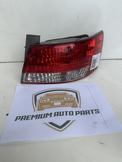 2005 Hyundai Sonata NF Sedan Right Taillight 92402-3KO