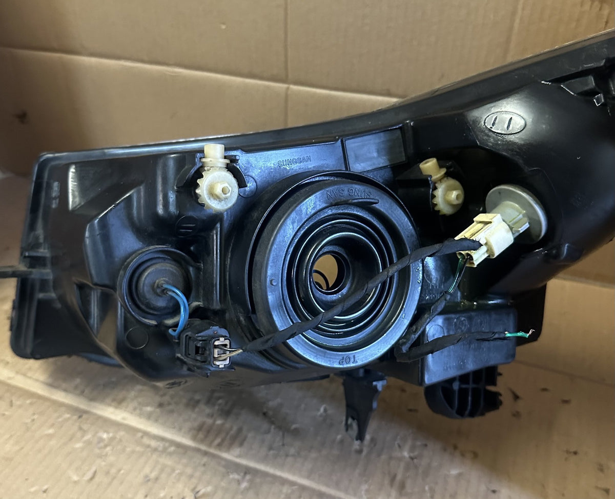 2011-2016 Holden Cruze JH Hatchback Right Headlight 12413