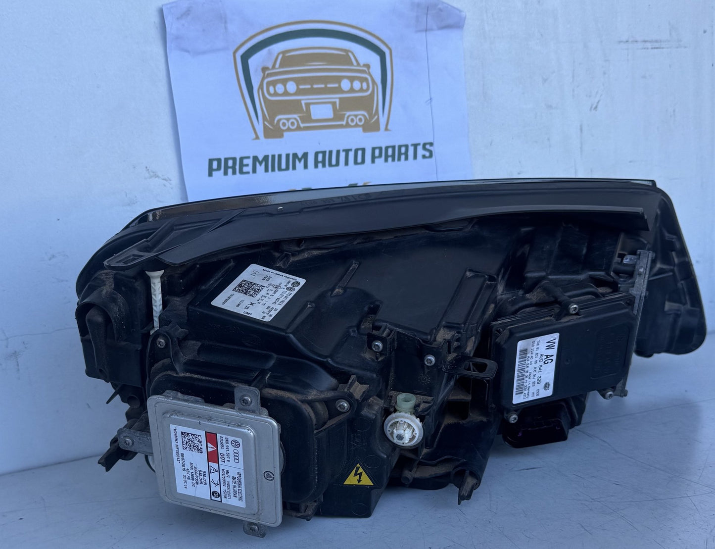2016 Volkswagen Touareg Station Wagon Left Headlight